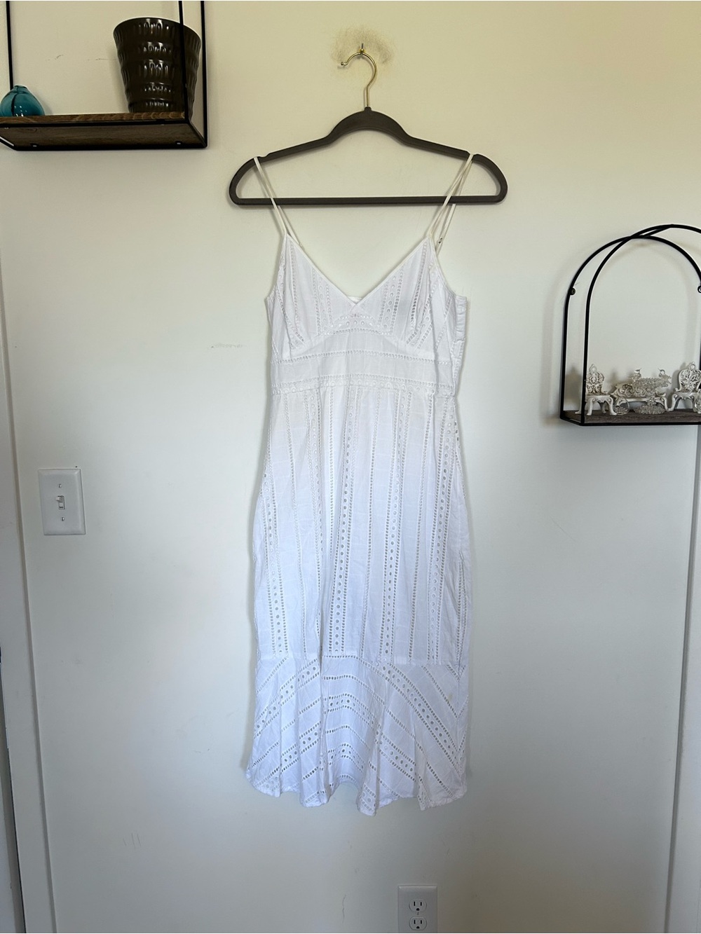 Banana Republic White Eyelet Sleeveless V Neck 100% Cotton Mid Length Dress Sz 4